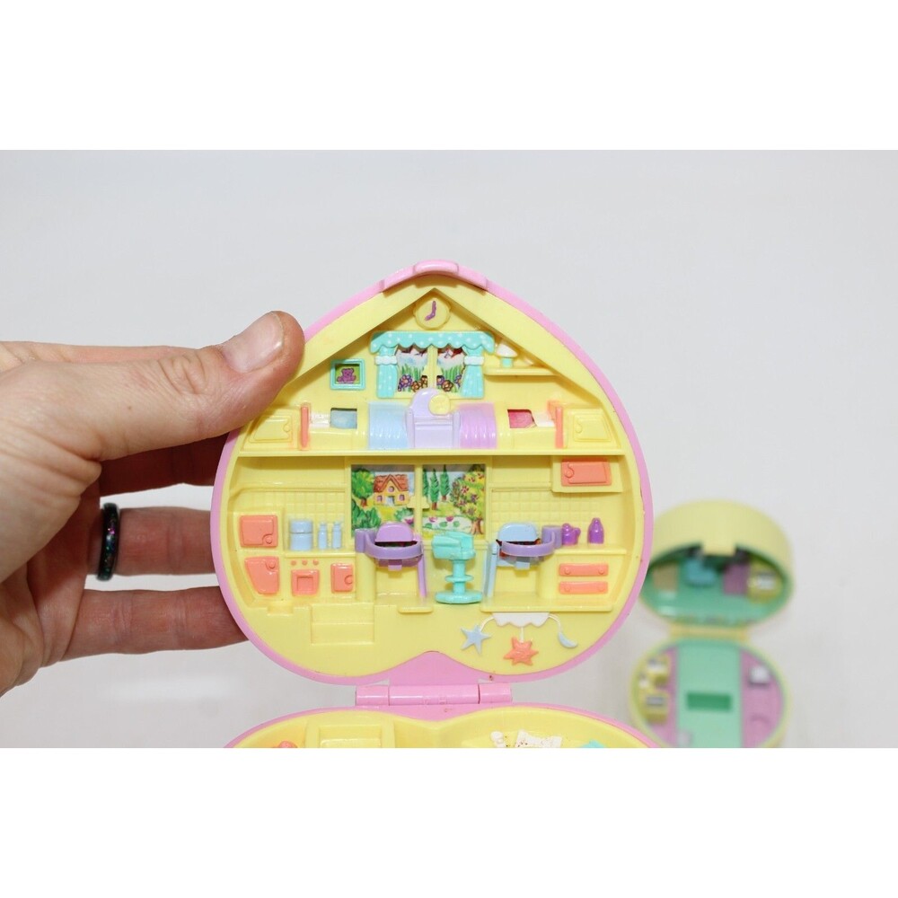 Bluebird Vintage Polly Pocket 1991 '50s Diner Ring Case Playset Daycare NO DOLLS - Picture 3 of 8
